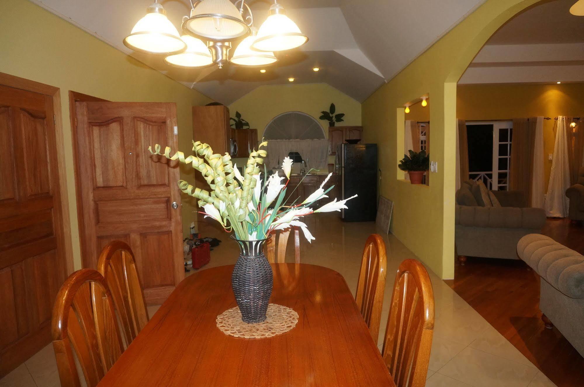 Faith'S Villa Tobago Diamond Exterior photo